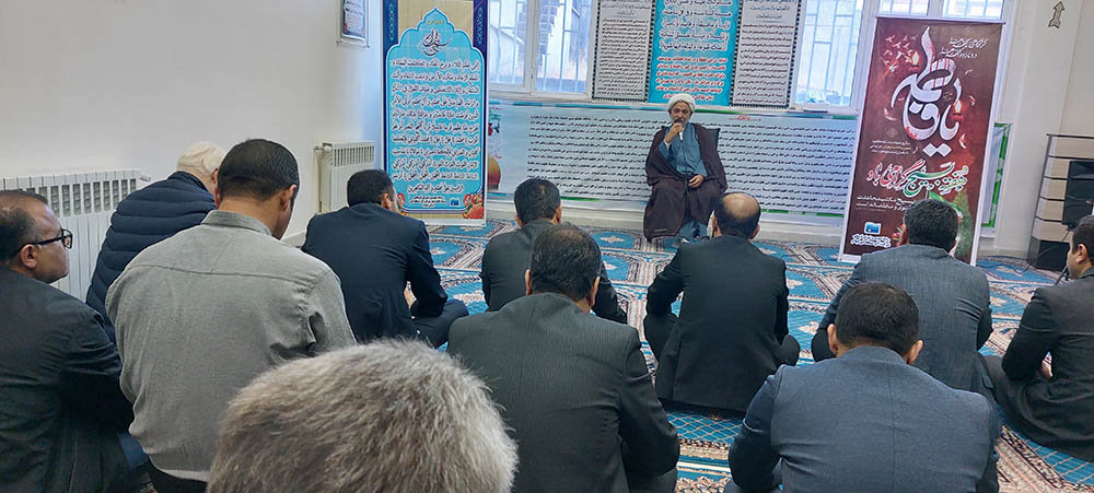 مراسم پرفیض  زیارت عاشورا در شرکت آب منطقه ای استان ایلام برگزار شد